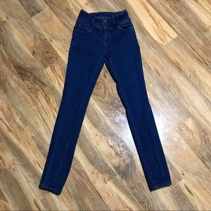 triple buttoned high waisted jeans